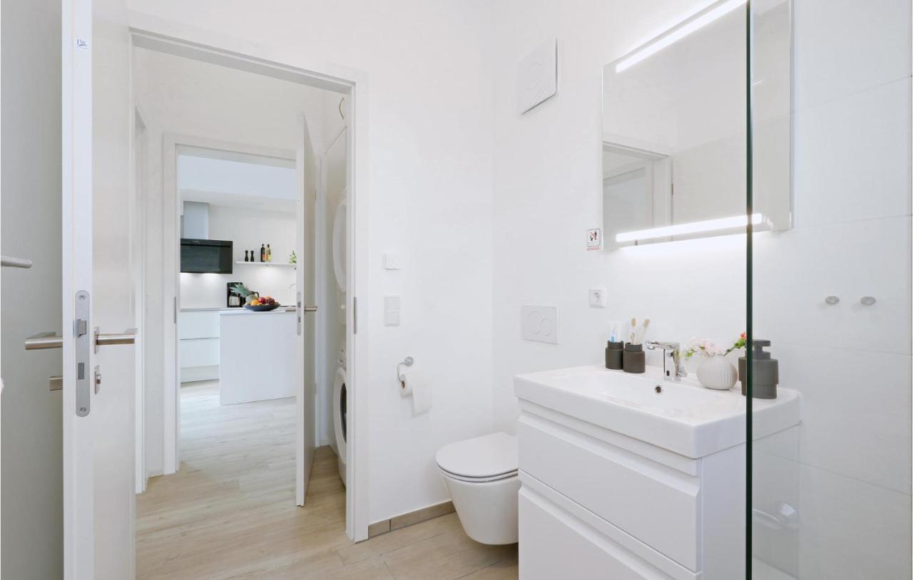 Stunning Home In Lembruch-Duemmer See With Wifi Экстерьер фото